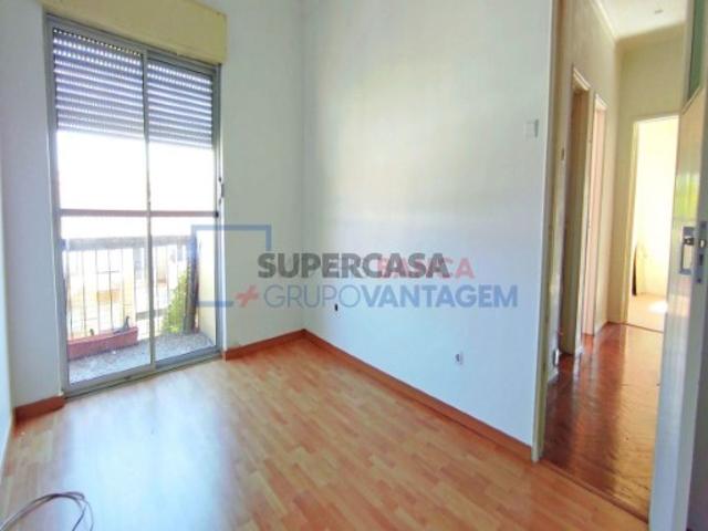 Apartamento T2 em Carnaxide e Queijas