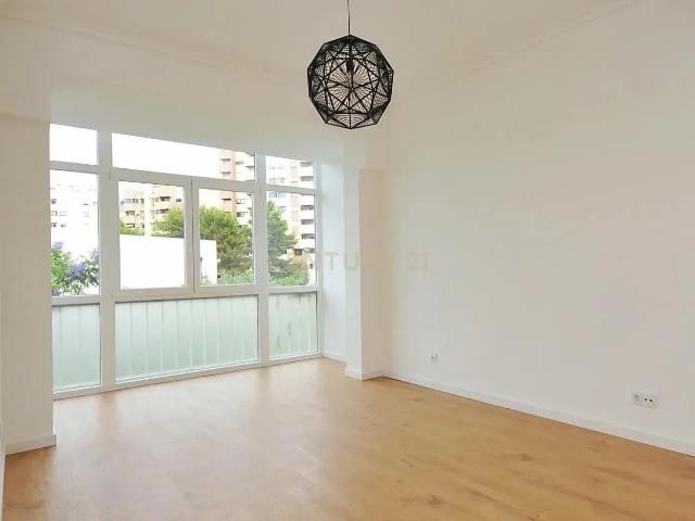 Apartamento T2 em Carnide, Lisboa Localização Central