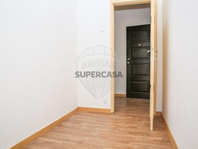 Apartamento T2 em Carregado e Cadafais