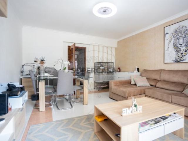 Apartamento T2 em Carregado e Cadafais