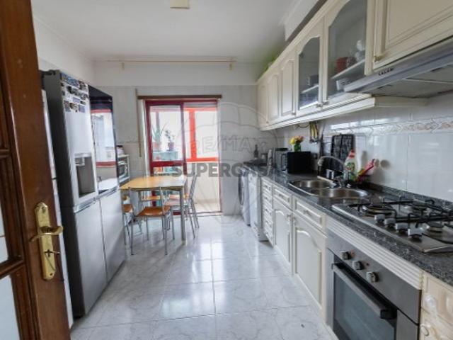 Apartamento T2 em Carregado e Cadafais