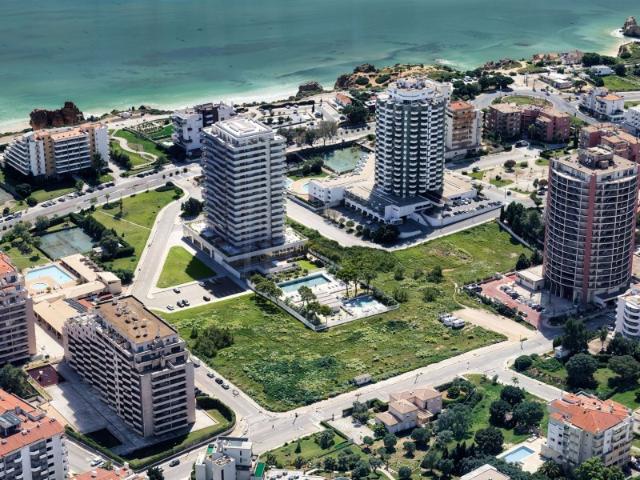 Apartamento T2 em condomínio, numa zona de excelência na Praia da Rocha, Algarve