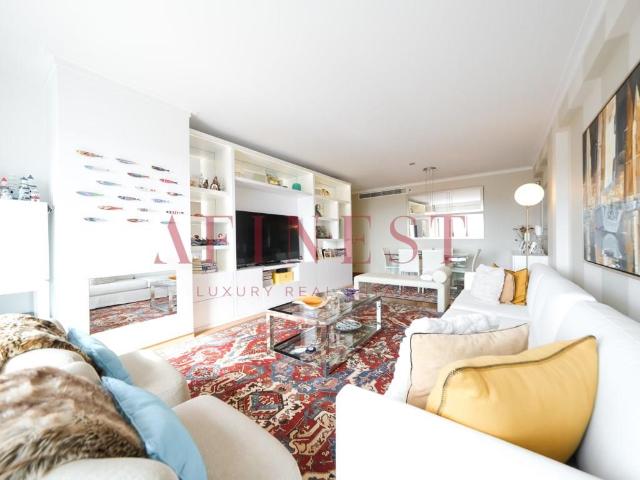 Apartamento T2 Em Condomínio Com Vista Mar No Estoril 114m² Cascais e Estoril