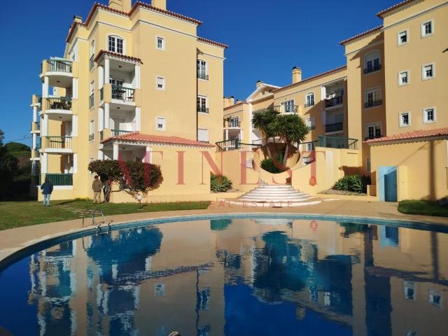 Apartamento T2 Em Condomínio Com Piscina E Jardim Em Alcabid. 158m² Alcabideche