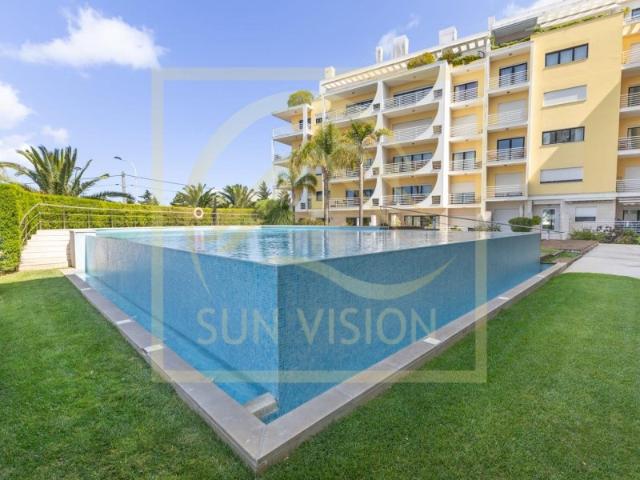 Apartamento T2 em condomínio fechado com jardim e piscina com vista de mar