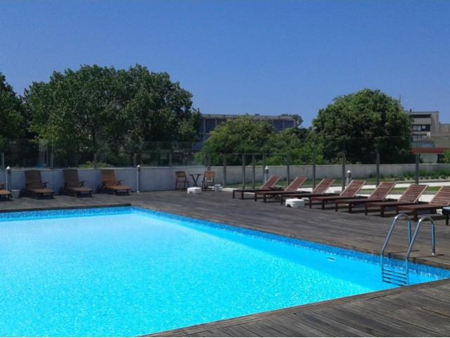 Apartamento T2 em condomínio fechado com piscina na Foz do Douro, no Porto