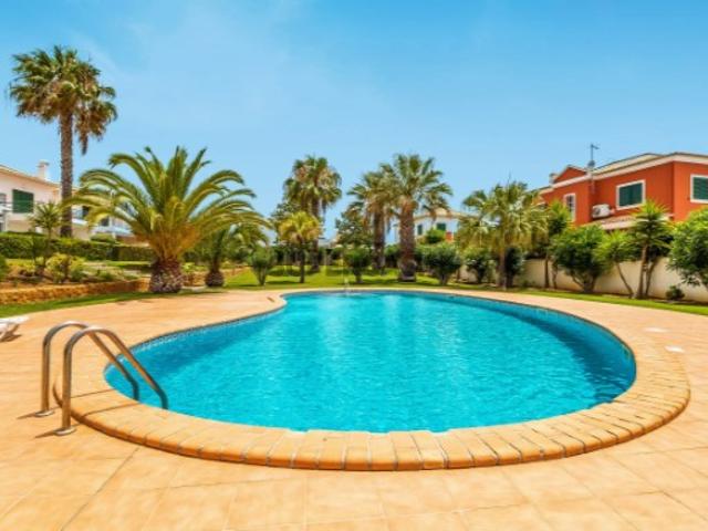 Moradia T4 Nova com Vista Mar, Terraço, Piscina, Garagem e Jardim na Ericeira