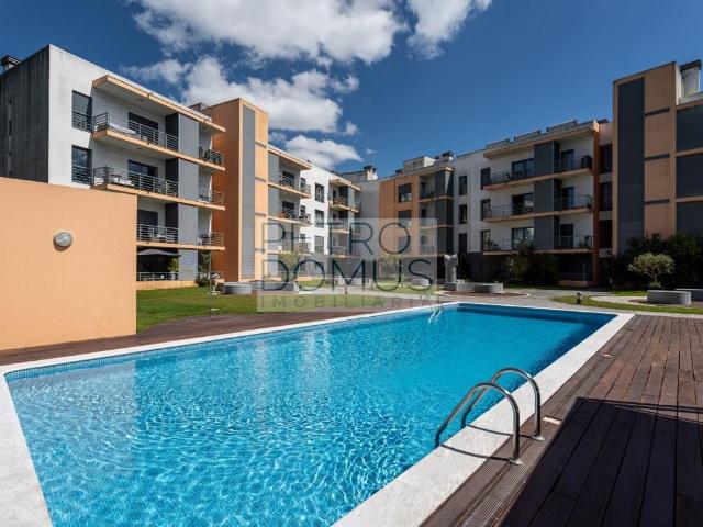 Apartamento T2 Em Condomínio Privado Com Piscina Em Benfica 104m² Benfica