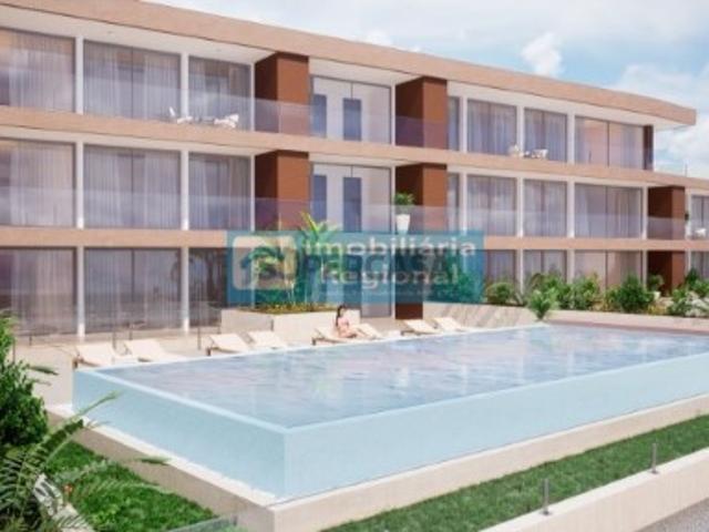 Apartamento T2, com boas áreas e vista mar