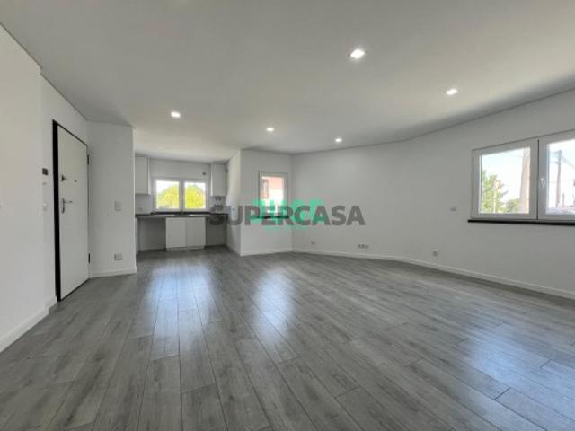 Apartamento T2 em Fernão Ferro