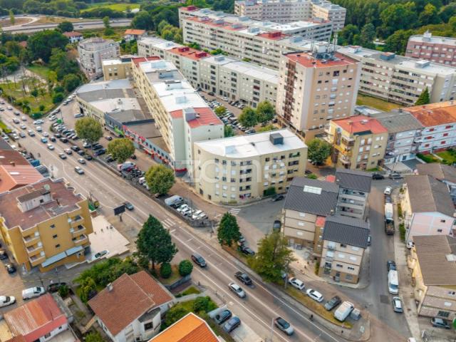 Apartamento T2 em Ferreiros com Suite e Acesso à Autoestrada