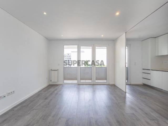 Apartamento T2 em frente ao Hospital São João