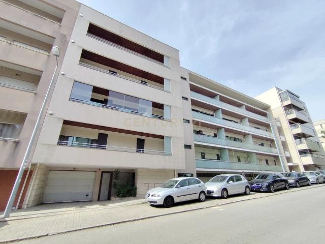 Apartamento T2 em Gualtar, Braga – Excelente Localização junto à Universidade, com Varanda, Garagem e Vista Desafogada