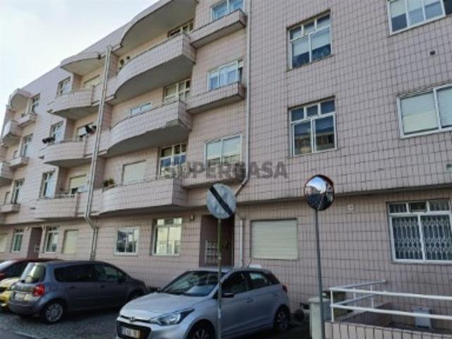 Apartamento T2 em Gulpilhares e Valadares