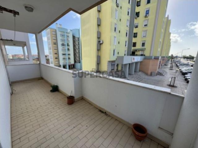 Apartamento T2 em Laranjeiro e Feijó