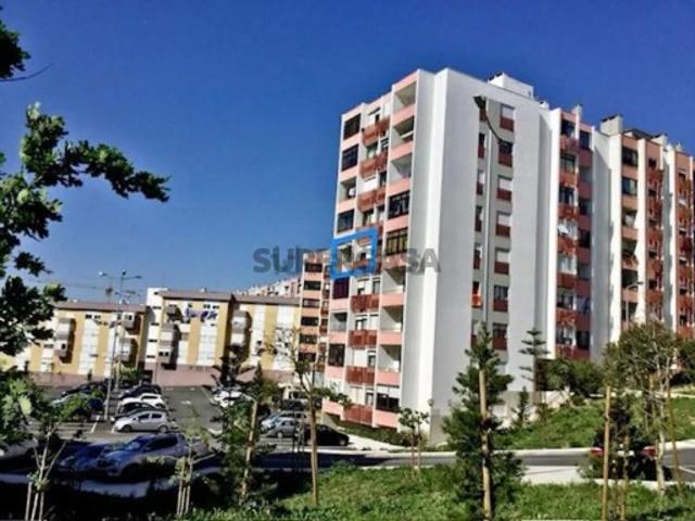 Apartamento T2 em Laranjeiro e Feijó