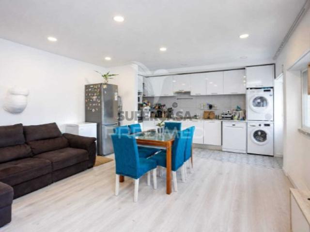 Apartamento T2 em Laranjeiro e Feijó