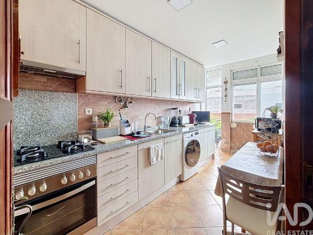 Apartamento T2 em Laranjeiro e Feijó de 63 m²