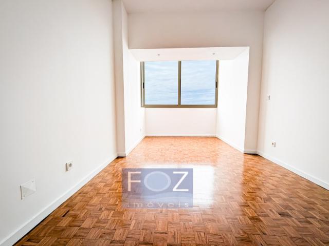 Apartamento T2 em Leça da Palmeira Primeira Linha de Mar