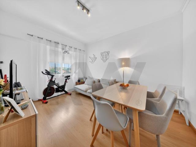 Apartamento T2 em Linda a Velha. Paz, Vista para o Vale do Jamor e Acessos Privilegiados