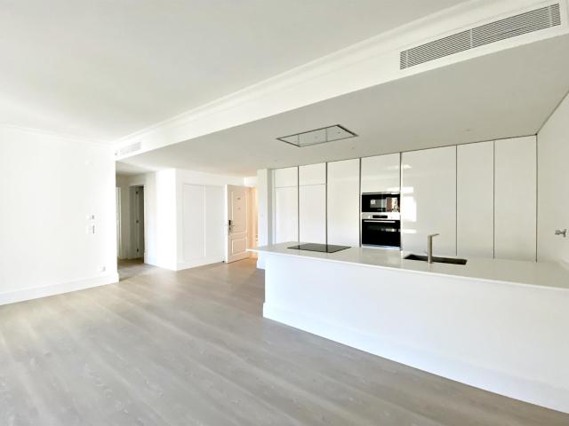 Apartamento T2 em Lisboa com garagem e arrecadação no condom. 99m² Estrela