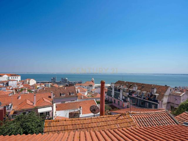 Apartamento T2 em Lisboa com 148m2, Terraço com Vista Rio