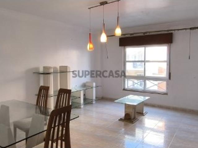 Apartamento T2 em Loures