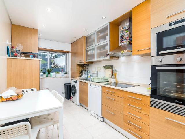 Apartamento T2 em Loures com Terraço e Boa Exposição Solar