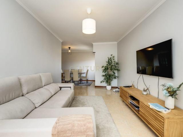 Apartamento T2 em Massamá, Sintra Oportunidade Única!