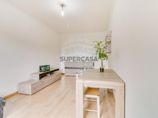 Apartamento T2 em Mina de Água