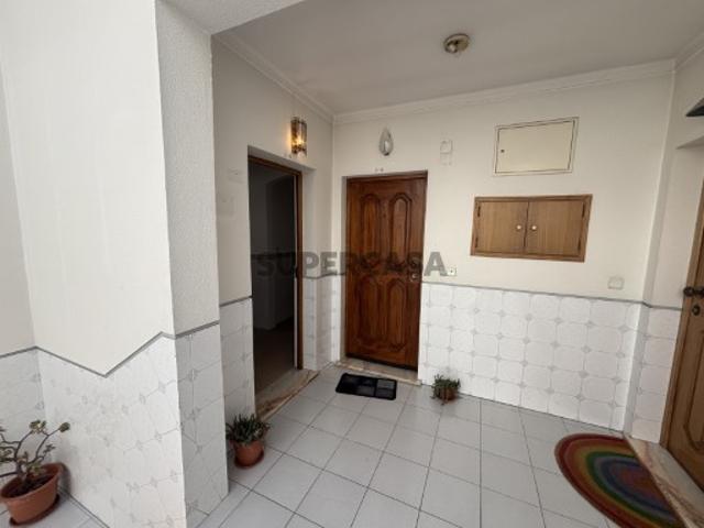 Apartamento T2 no último andar em Monte Real