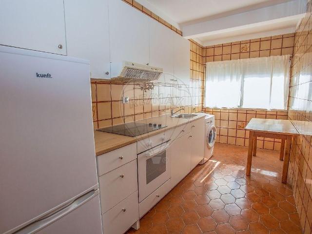 Apartamento T2 em Nogueira, Arrendado