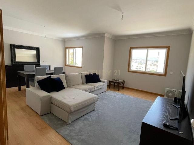 Apartamento T2 em Nova Carnaxide