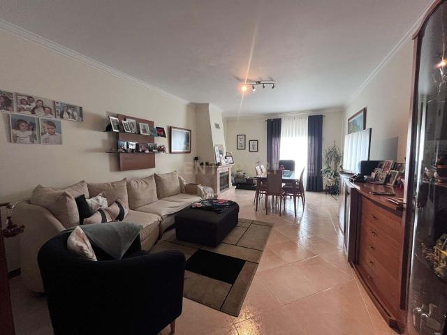 Apartamento T2 em Odivelas, Ramada