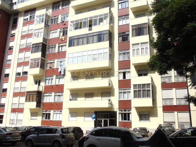 Apartamento T2 em Oeiras com Varanda
