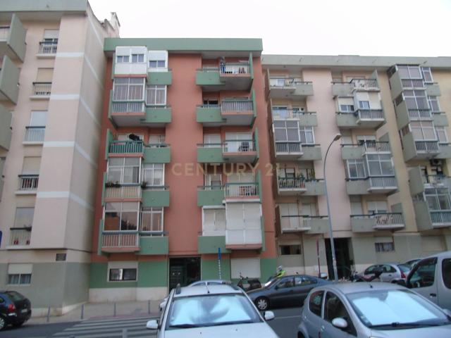 Apartamento T2 em Oeiras Mobilado em Cozinha Equipada