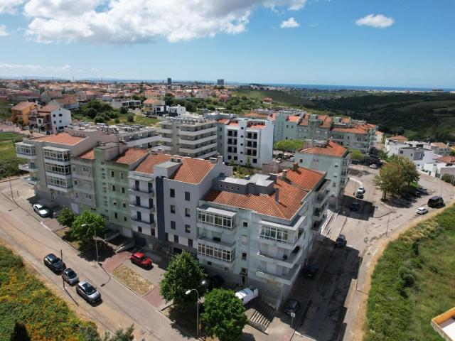 Apartamento T2 em Oeiras Porto Salvo | Excelente Estado | Com Arrecadação