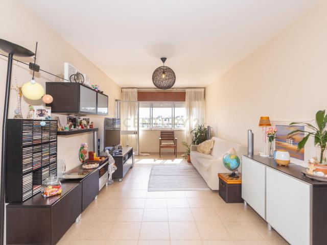 Apartamento T2 em Paço de Arcos com estacionamento. Venha viver entre a cidade e a praia