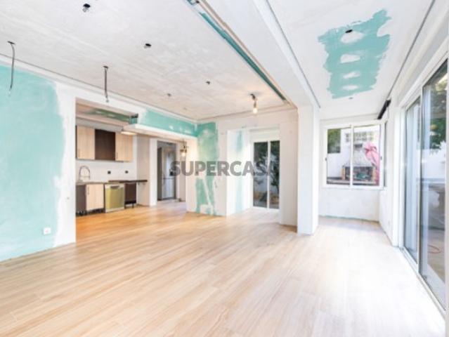 Apartamento T2 em Quarteira com Terraço Amplo