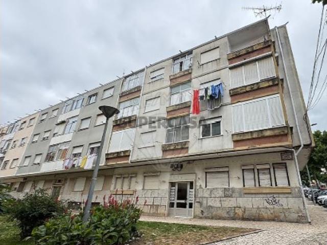 Apartamento T2 em Queluz e Belas