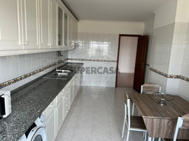 Apartamento T2 em Massamá e Monte Abraão