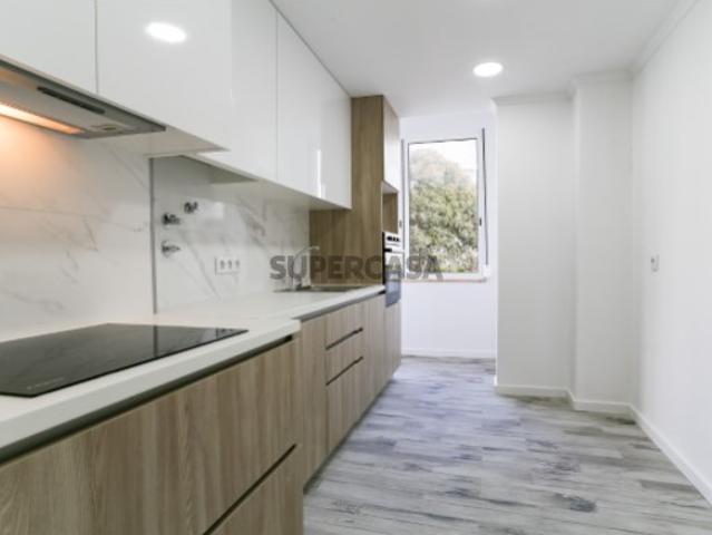Apartamento T2 em Queluz e Belas