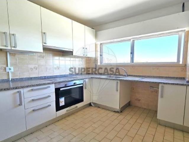 Apartamento em Queluz e Belas
