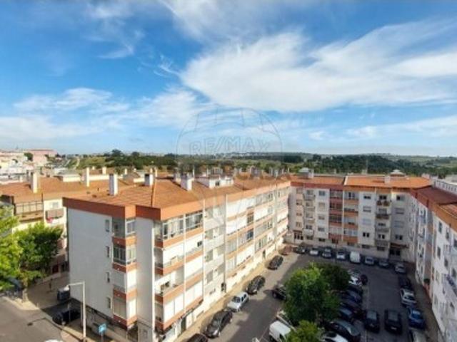 Apartamento T2 em Queluz e Belas