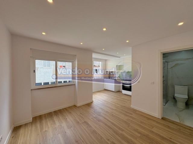 Apartamento T2 em Queluz LXSIN025