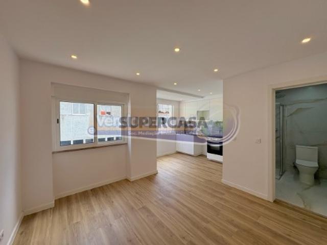 Apartamento T2 em Queluz LXSIN025