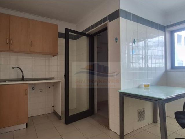 Apartamento T2 em RC em Ótima Localização na Ameixoeira, Lisboa, Com Áreas Generosas, Lugar de Estacionamento