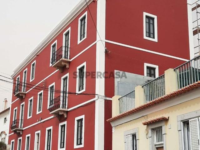 Apartamento T2 em renovação no Monte Estoril, Cascais