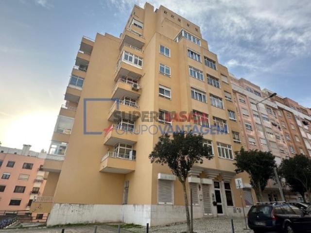 Apartamento T2 em Rio de Mouro