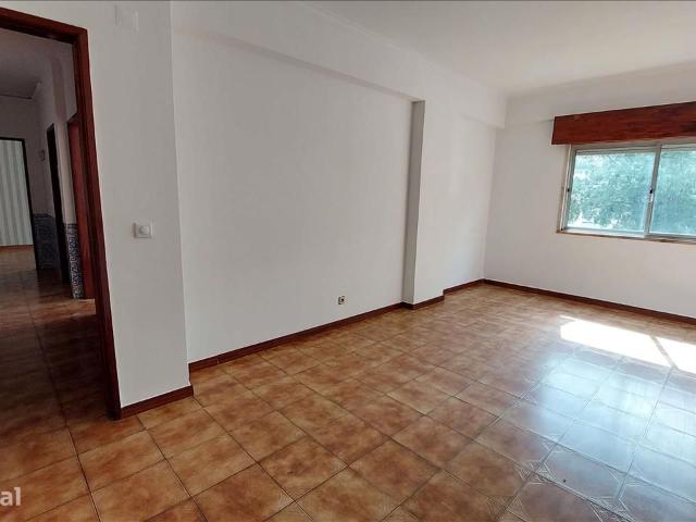 Apartamento T2 em Rio de Mouro